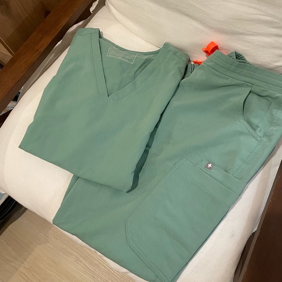 Figs Jade scrubs set - Picture 4 of 7